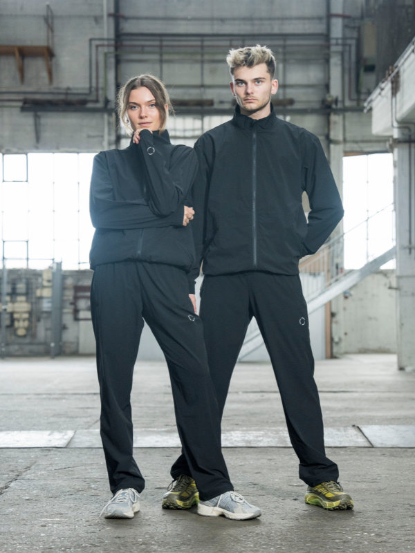 Tech 01 full glidelås | Unisex Svart