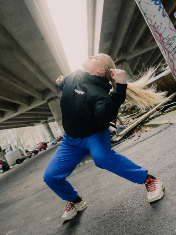 FACEOFF Classic Hoodie | UNISEX Svart